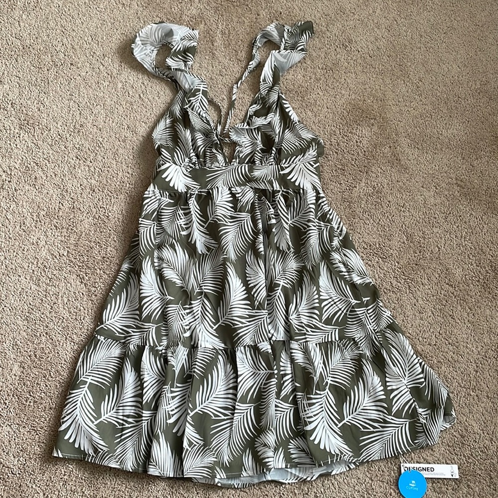 NWT Green and white leafy beach dress